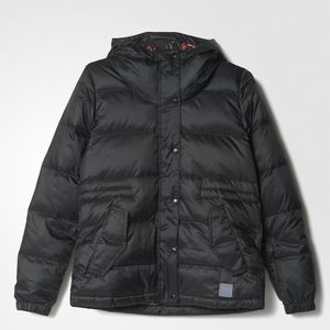 Теплая классная куртка на заклепках