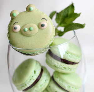 Объесться макаронсов