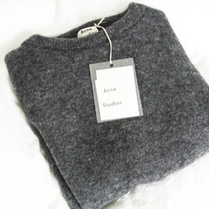 fitted gray jumper