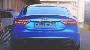 Audi A5 синяя 2-двери с панорамной крышей