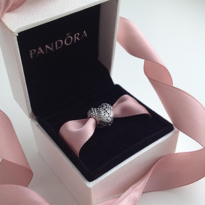 pandora angelic feathers charm