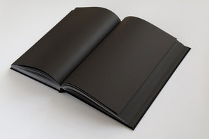 Блокноты и альбомы для рисования с черными страницами