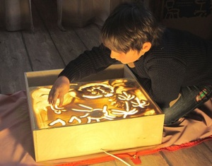 Стол-ящик для рисования песком на стекле