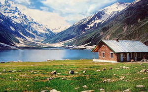 Дом в горах у озера