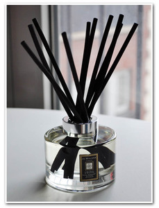 pomegranate noir room diffuser by jo malone