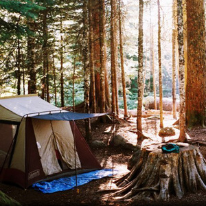 Вылазка на природу с палаткой
