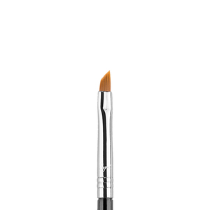 E06 - Winged Liner Brush | Sigma Beauty