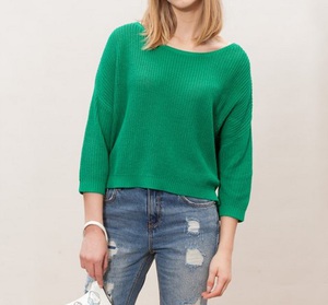 Укороченный зеленый свитер