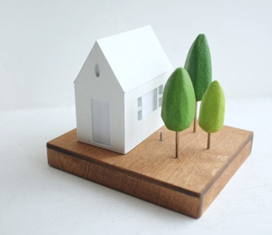 Настольный домик с привидениями и подсветкой