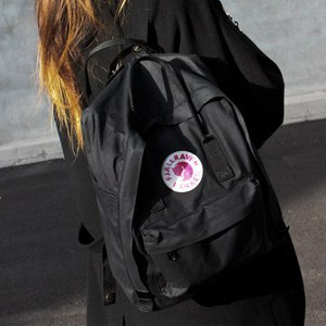 черный fjallräven kånken