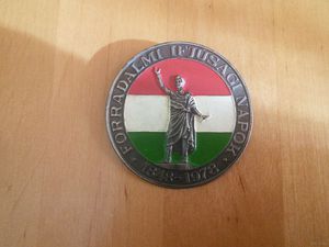 Значок с венгерским флагом