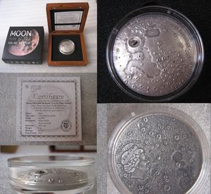 Монета с частицей луны / метеорита