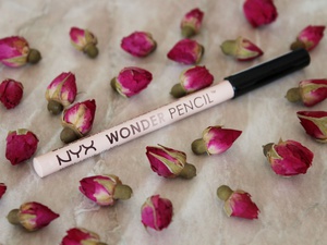 Nyx Wonder pencil в оттенке 01 Light