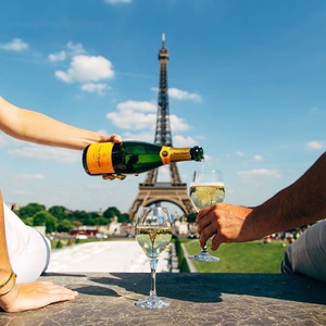 Бутылочку Veuve Clicquot на двоих