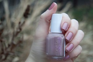 лак Essie 721 - Demure Vixen