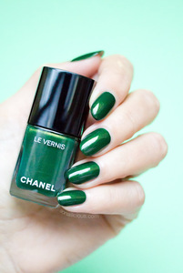 Зеленый лак Шанель chanel_emeraude №536