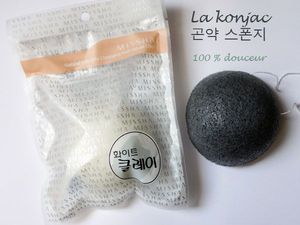 Missha Natural Konjac Cleanising Puff (both black and white)