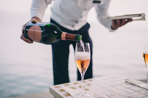 Бокал ледяного шампанского