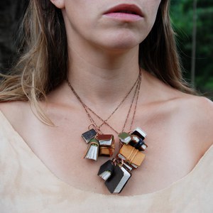 Подвеска книги)
