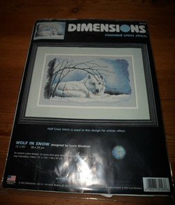 (Dimensions) 35123 "Wolf in Snow"