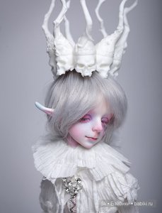 doll chateau Alan (human body+elf head) +crown