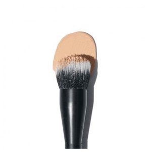 ПРОФЕССИОНАЛЬНАЯ КИСТЬ ДЛЯ НАНЕСЕНИЯ ТОНАЛЬНЫХ СРЕДСТВ. PRO BRUSH - DUAL FIBER FNDTN 04