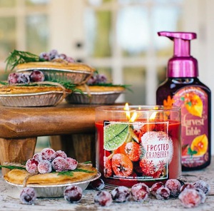 Свечки из новогодней коллекции Bath&Body Works