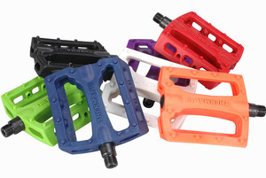 Топталки для велосипеда яркие