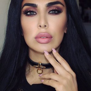 Карандаш и матовая жидкая помада Huda Beauty