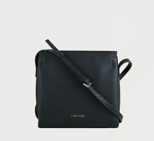 Сумка Calvin Klein спортивного типа