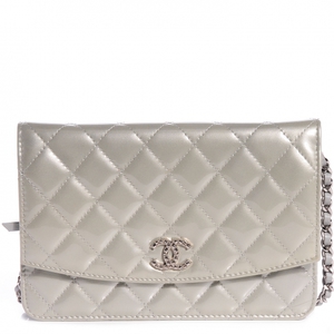 Silver shoulder bag Chanel ysl or prada