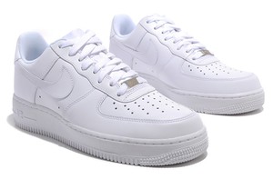 NIKE AIR FORCE 1 07