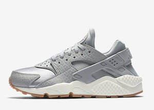 NIKE AIR HUARACHE PREMIUM