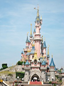 достаточно взрослая, чтобы посетить disneyland =)