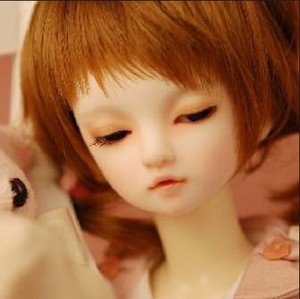 Doll in Mind Odelia half closed eyes