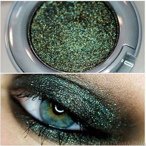 Urban Decay Moondust Eyeshadow in Zodiac