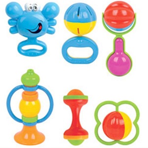 Простые погремушки с разными звуками - шуршалки, стучалки...