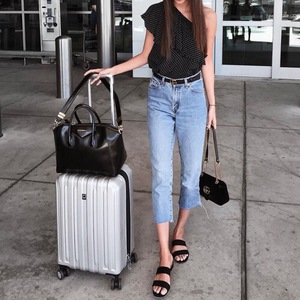 Medium suitcase