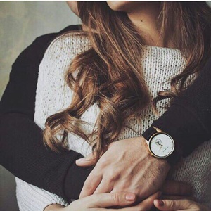 За каменной стеной