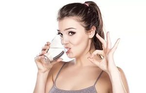 пить не менее 3л чистой  воды в день