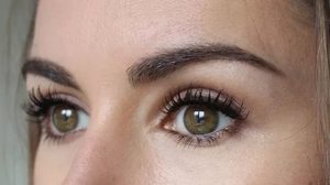 держать брови ухоженными