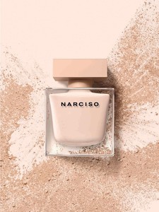 Пудровая парфюмерная вода от Narciso Rodriguez