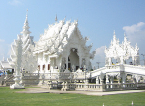 увидеть Wat Rong Khun