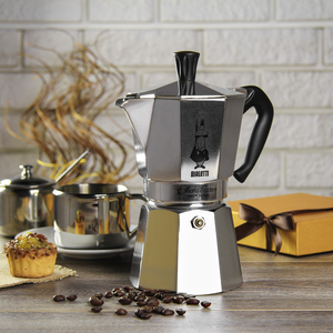 Гейзерная кофеварка Bialetti Moka Express на 6 чашек