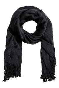 Черный зимний шарф