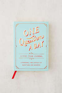 One Question a Day: A Five-Year Journal By Aimee Chase