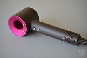 Фен dyson supersonic фуксия в платиновом чехле