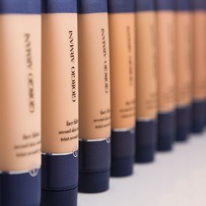 тональный крем Giorgio Armani «Fabric Foundation»