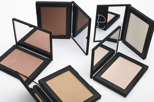 NARS Пудра-хайлайтер