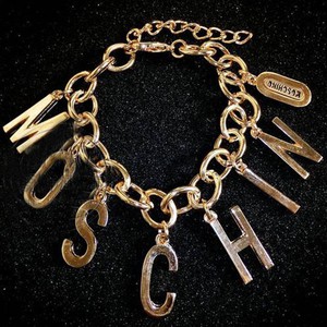 MOSCHINO LOGO BRACELET GOLD